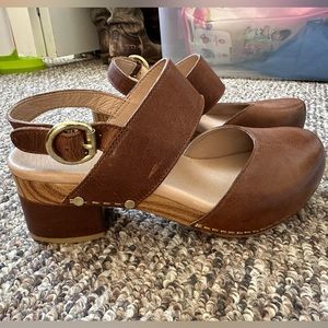 Women’s Dansko Sandal Clog. Size 36. Brown leather.